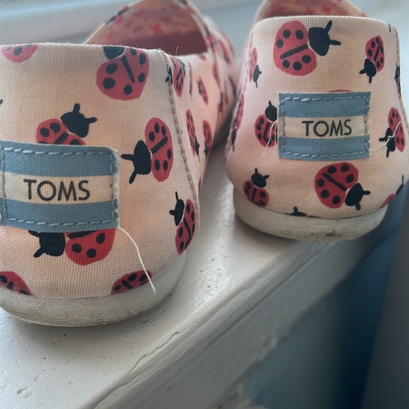 Ladybug Toms size 7 - Picture 3 of 6